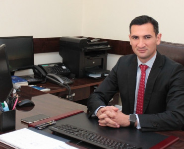 Azərbaycanlı FİFA referisi nazirlikdəki vəzifəsindən ayrıldı