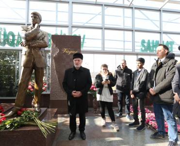 Memorial iştirakçıları Vüqar Həşimovun məzarını ziyarət ediblər