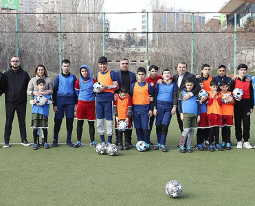 Autizmli uşaqlar üçün futbol dərslərinə start verildi