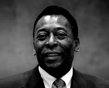 Pele dünyasını dəyişdi