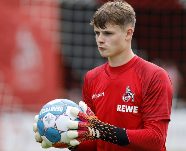 Bundesliqa klubu qapıçısını icarəyə verdi