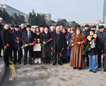 Qərbi Azərbaycan İcmasının rəhbər heyəti və üzvləri 20 Yanvar şəhidlərinin xatirəsini anıblar