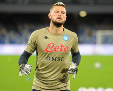 Napoli onları icarəyə verdi