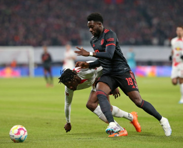 Çempion səfərdən 1 xalla döndü