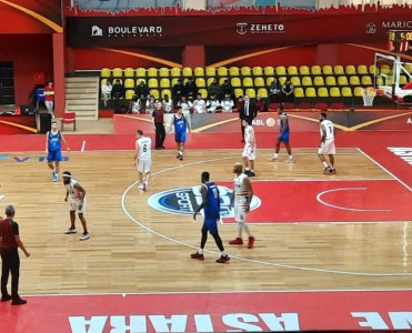 Autsayder doğma meydanda uduzdu