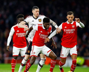 Arsenal'la Mançester Yunayted də bacarmadı