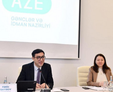 Fərid Qayıbov medal qazanmış idmançılarla görüşüb