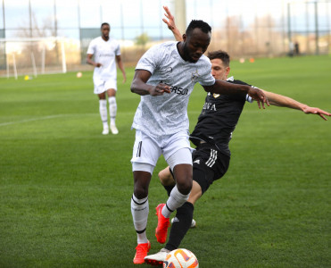 Qarabağ daha bir futbolçusu ilə yollarını ayırdı