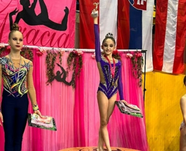 Bədii gimnastlarımız Macarıstanda uğurla çıxış ediblər