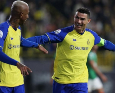 Ronaldo pokerə imza atdı - VİDEO