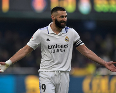 Benzema Real'la müqaviləsini uzatdı