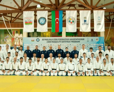 IJF Akademiyasının proqramında iştirak edən məşqçilərə sertifikatlar təqdim olunub