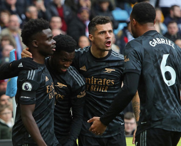 Mançester Siti büdrədi, Arsenal'dan əzmkar qələbə