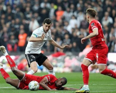 Beşiktaş təxirə salınmış oyunda xal itirdi