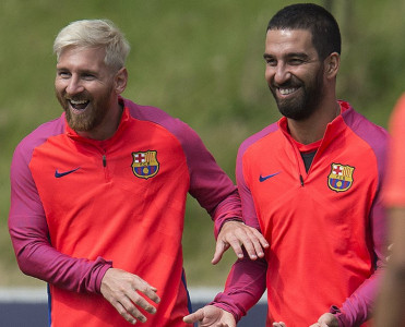 Arda Turan vergidən yayınmaqda ittiham edilir