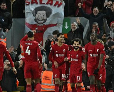 Liverpul Mançester Yunayted'i darmadağınla yola saldı