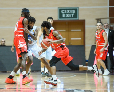 AAAF Xırdalan'dan Zirvə üzərində çətin qələbə