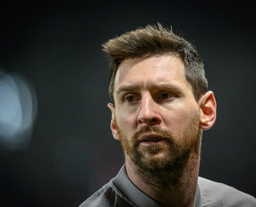 Messiyə zəng etdi, üzr istədi