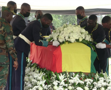 Zəlzələdə ölən futbolçunun vida mərasiminə ölkə prezidenti də qatıldı