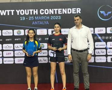 Stolüstü tennisçimiz beynəlxalq turnirin mükafatçıları sırasında