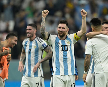 Messi karyerasında 800-cü qolunu vurdu