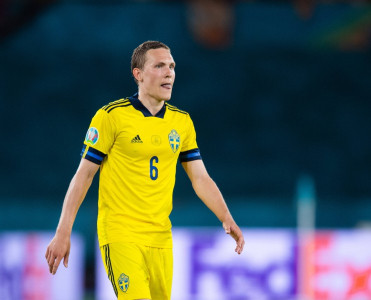 Sevilya'nın futbolçusu millimizlə oyundan öncə sıradan çıxdı