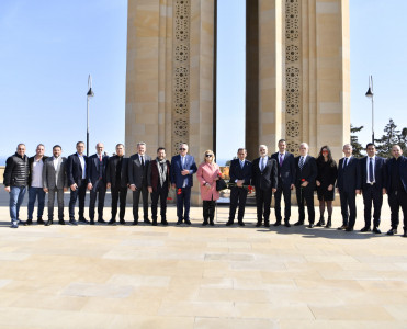 Qalatasaray'ın prezidenti Şəhidlər Xiyabanını ziyarət etdi - FOTO