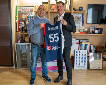 Azərbaycan Basketbol Federasiyasının prezidenti Parisdə həmkarı ilə görüşüb