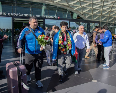 DÇ-də iştirak edən Azərbaycan atletləri Bakıya qayıtdılar