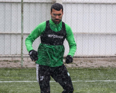 Mahir Emreli komanda ilə məşqlərə başladı