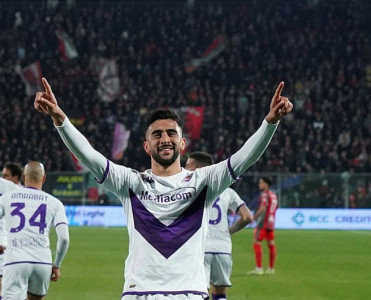 Fiorentina finalın bir addımlığında