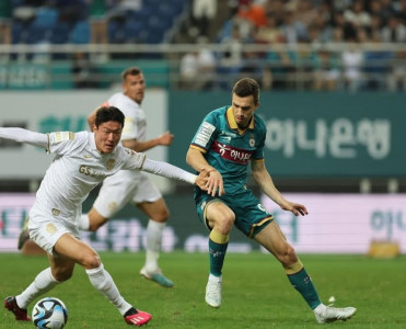 Krivotsyukdan Cənubi Koreyada ilk qırmızı vərəqə