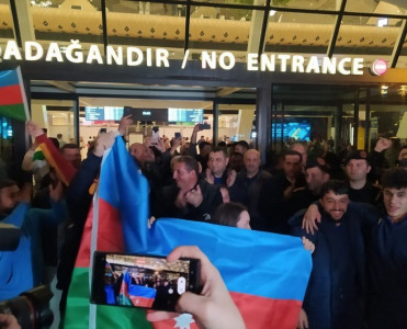 İrəvandakı AÇ-dən imtina edən Azərbaycan millisi Bakıya qayıtdı