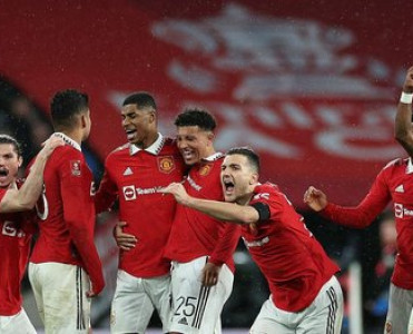 Finalda Mançester derbisi olacaq