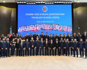 AÇ-də uğur qazanmış güləşçilərlə görüş keçirildi