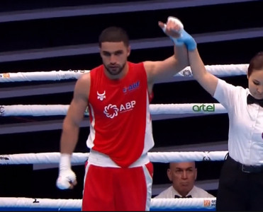 DÇ: 2 boksçumuz mərhələ adladı, biri uduzdu