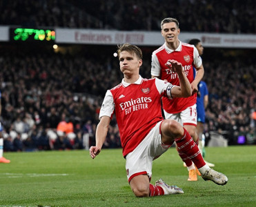 Arsenal'dan tarixi uğur