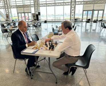 FIDE-nın prezidenti Bakı Kristal Zalında olub