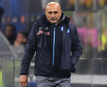 Çempion oldu, müqaviləsini uzatdı