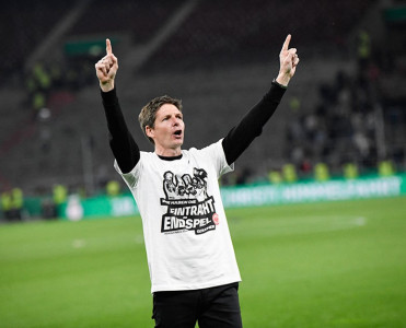 Bundesliqa klubu baş məşqçisi ilə bağlı qərarını verdi