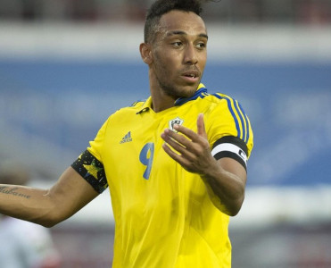 Məşhur futbolçu milli karyerasını bərpa etdi