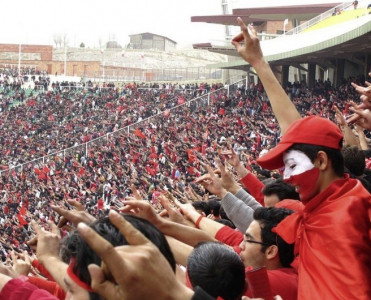 "Traktor" azarkeşləri ilə İran polisi arasında qarşıdurma