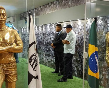 Pelenin məzarı ziyarət üçün açıldı