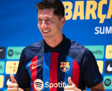 Levandovski rusiyalılara təşəkkür edən həmkarlarını qınadı