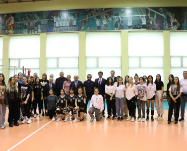 Federasiya prezidenti voleybolçularla görüşdü