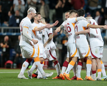 "Qalatasaray" 50 milyon avroya 2 futbolçunu göndərə bilər