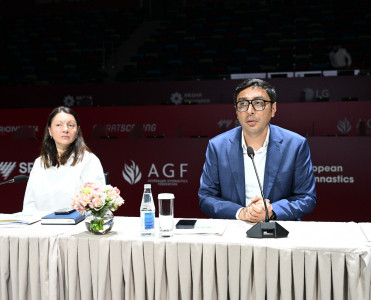 Fərid Qayıbov idmançılar və məşqçilərlə görüşdü