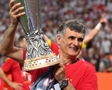 Avropa Liqasının son qalibi baş məşqçi ilə müqaviləni uzatdı