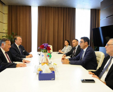 Fərid Qayıbov EOC prezidenti ilə görüşdü