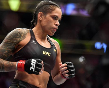 Amanda Nunes UFC-də qalib gələrək karyerasını başa vurub